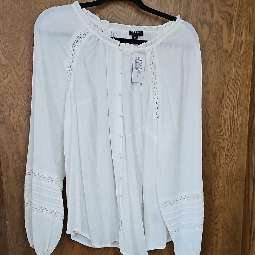 Torrid Off-White Button-Up Blouse with Lace Accents